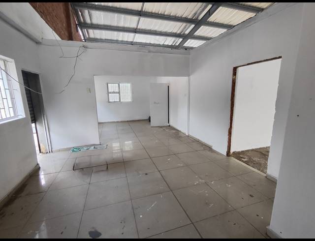 900M² WAREHOUSE TO LET IN JACOBS